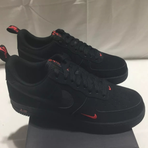 Nike Air Force 1 LOW 07 LV8 Suede BLK / Crimson - Picture 4 of 10